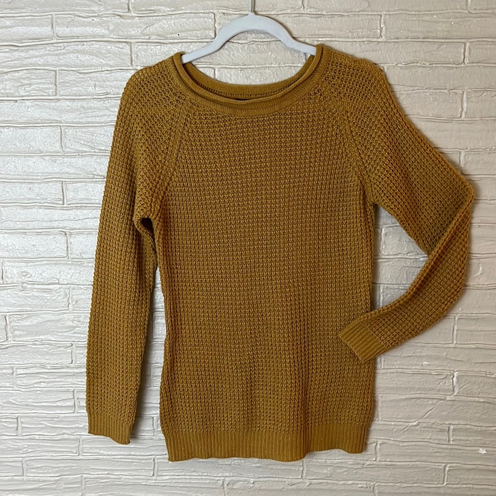 Medium sweater. Mustard